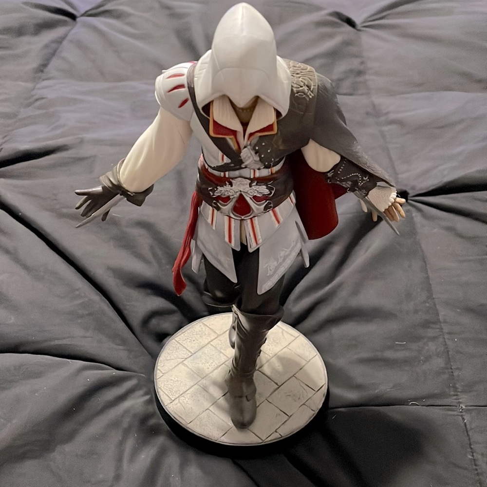 Ubisoft RARE Assassins Creed 2 Ezio Collector's Edition Statue only